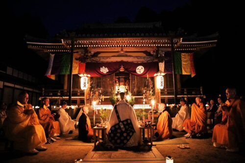 星に願いを。満天の星空の下で行われる神仏習合の護摩供養「常光寺の七夕星祭」