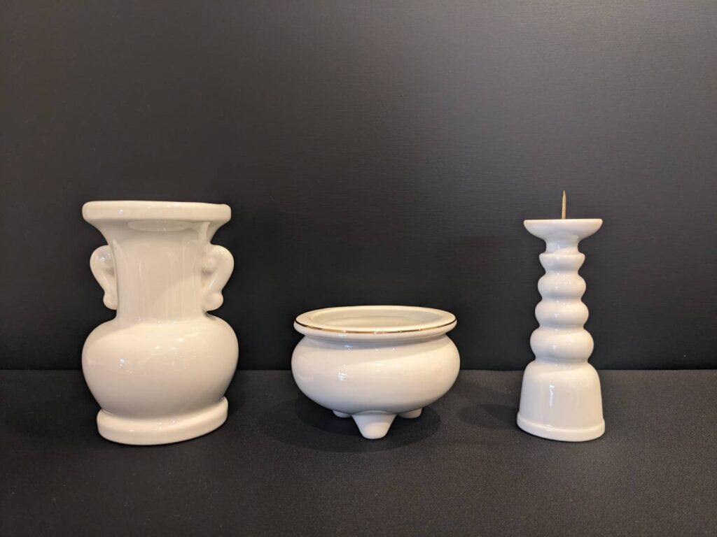 精霊棚に使用する白木の仏具(花立・火立・香炉